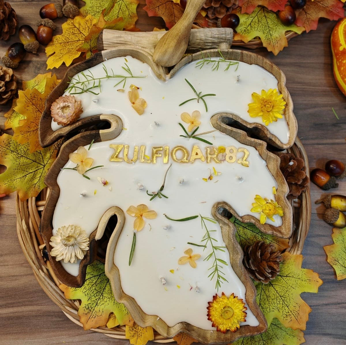 شمعة ورقة القيقب