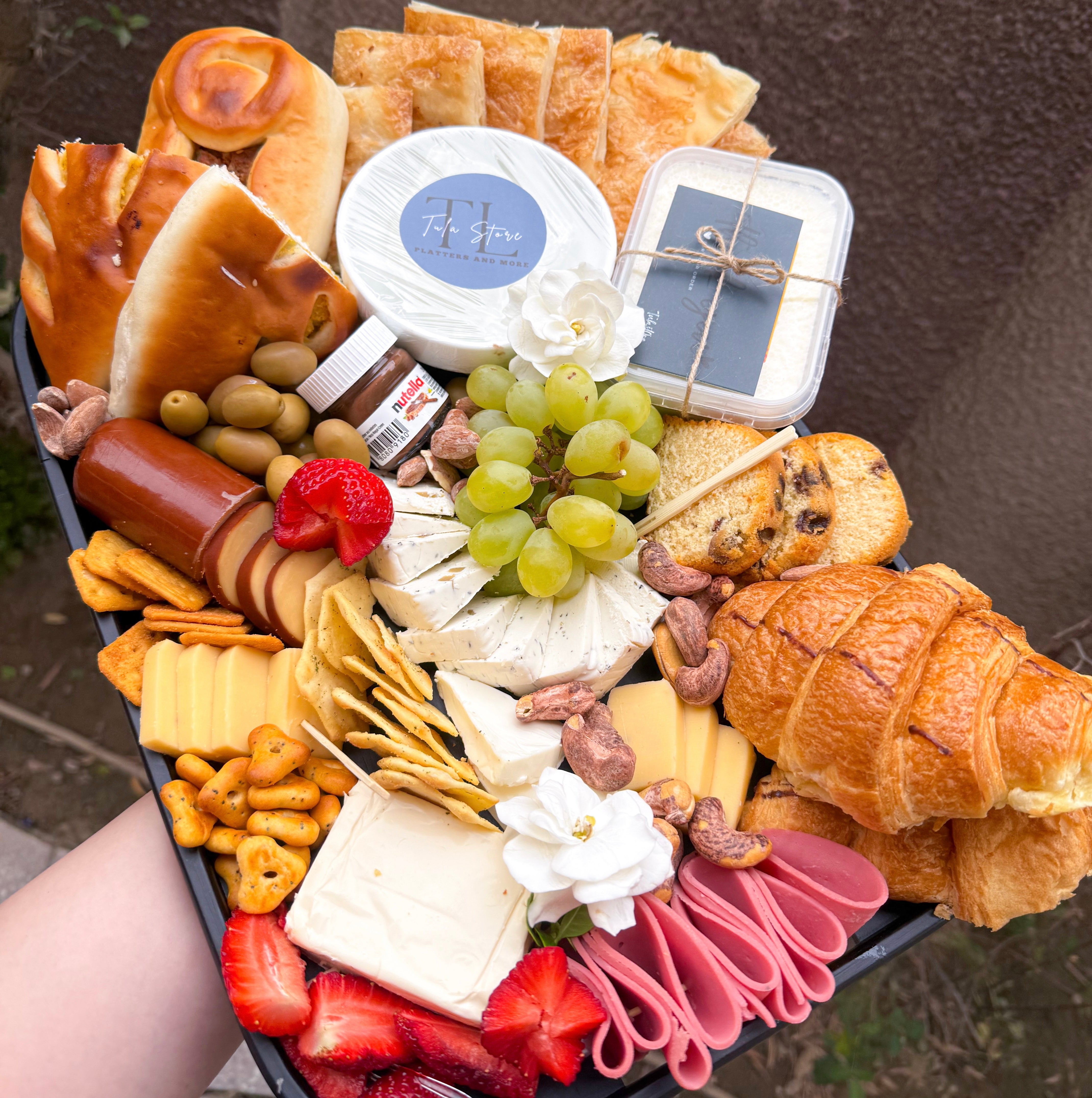 بورد إفطار وسط مع گيمر